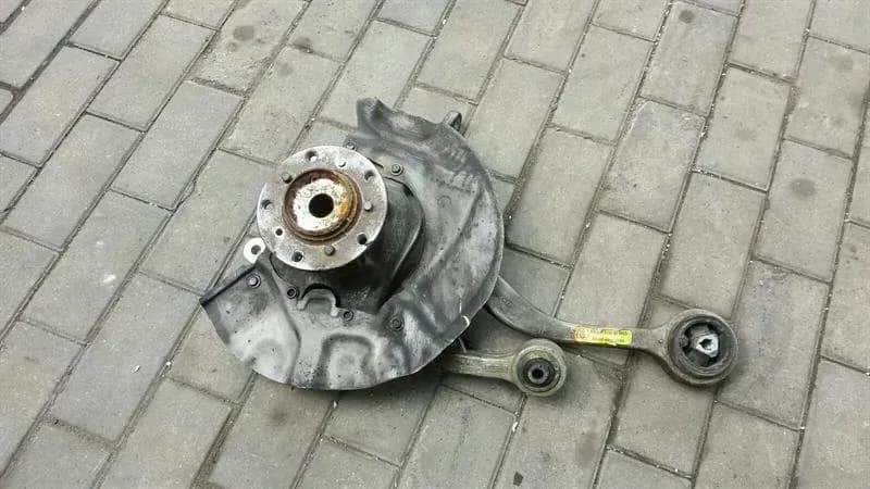 BMW M5 M6 E60 wheel bearing housing knuckle front right 312122880 right hub