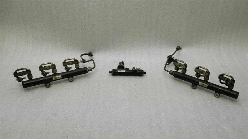 JAGUAR Jaguar XJ X350 X358 Fuel Rail 4R8Q-9D280-AA Fuel Injector Pipe Manifold 2.7D