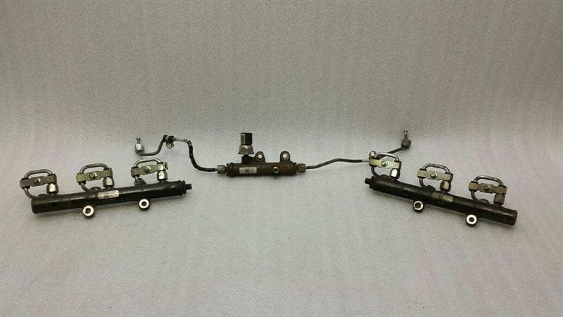 JAGUAR Jaguar XJ X350 X358 Fuel Rail 4R8Q-9D280-AC Fuel Injector Pipe Manifold
