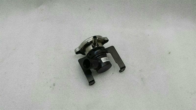 MERCEDES-BENZ Mercedes S Class W221 pipe socket A2752000256 filling connector cooling water connector