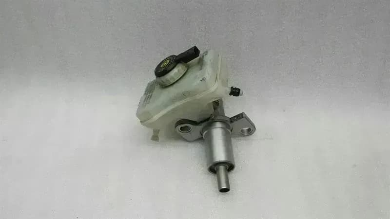 AUDI Audi A4 8K Brake Master Cylinder 8K0611301A Brake Master Cylinder