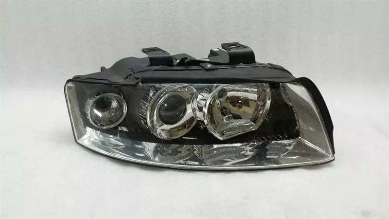 AUDI Audi A4 B6 RHD Right Headlamp Headlight Right Handlebar Xenon
