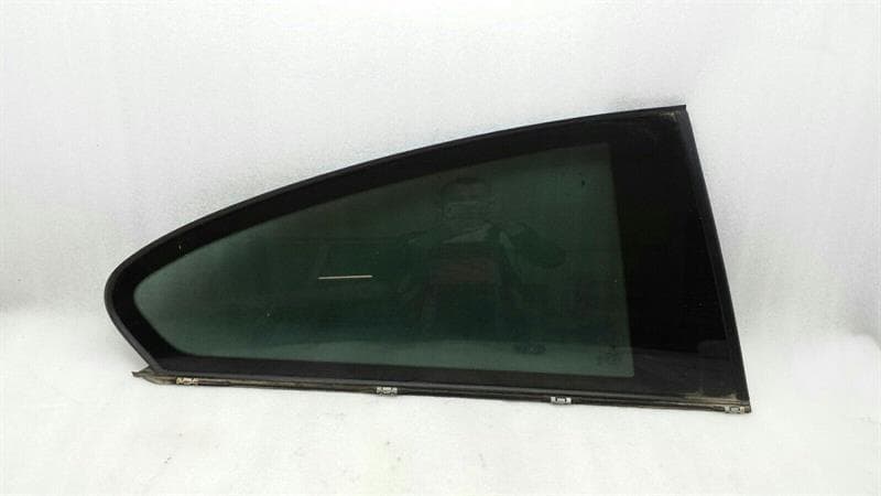 BMW BMW 6 Series E63 door window 1⁄4 rear right 7069222 right rear 1⁄4 glass