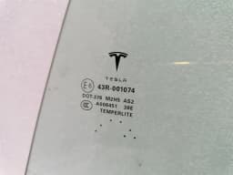 TESLA Tesla Model S 90D Left Rear Door Glass 6006335-00-D Rear Left Door Glass — thumbnail 2