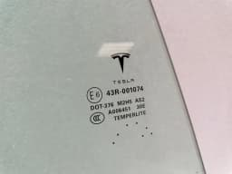 TESLA Tesla Model S 90D Right Rear Door Glass 6006571-00-D Door Glass Rear Right — thumbnail 2