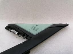 TESLA Tesla Model S 90D Right Front 1/4 Glass 1821301-00-A Door Panel 1/4 Front Right — thumbnail 4