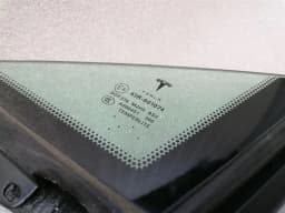 TESLA Tesla Model S 90D Left Front 1/4 Glass 1821299-00-A Door Panel 1/4 Front Left — thumbnail 7