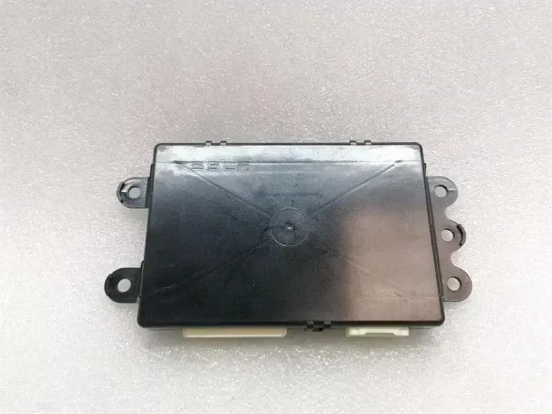 Tesla Model S 90D Airmatic Suspension 1060989-03-B Air Suspension Control Unit