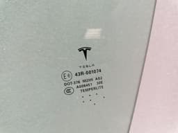 TESLA Tesla Model S 90D Left Front Door Glass 6006547-00-E Door Window Front Left — thumbnail 2