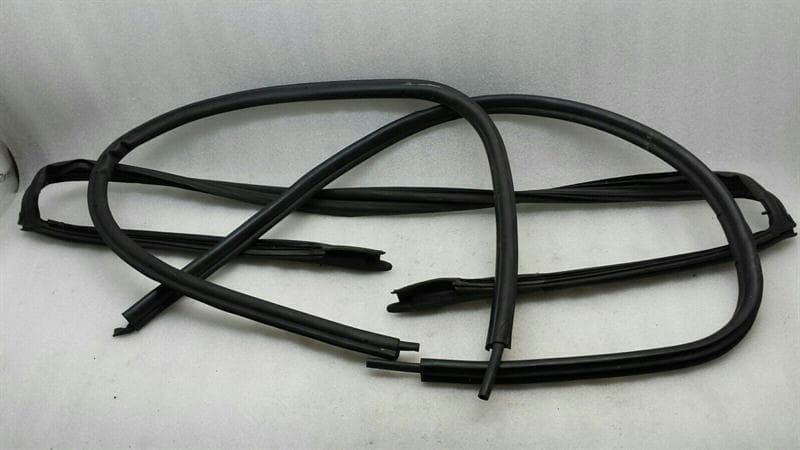 BMW BMW Z4 E85 windscreen seal 7017021 windshield gasket