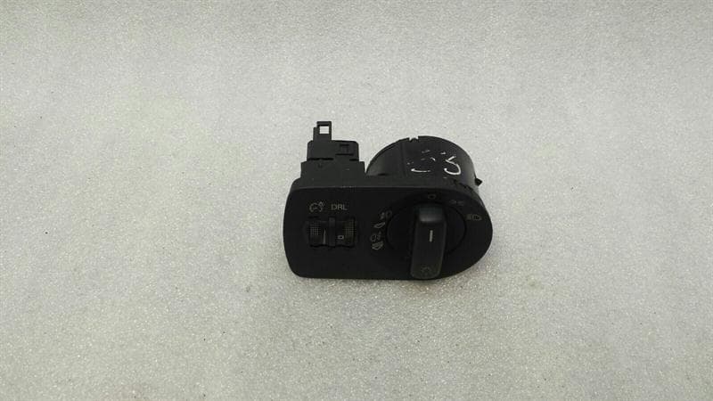 AUDI Audi S3 8P RHD headlight switch 8P2941531S right hand drive DRL