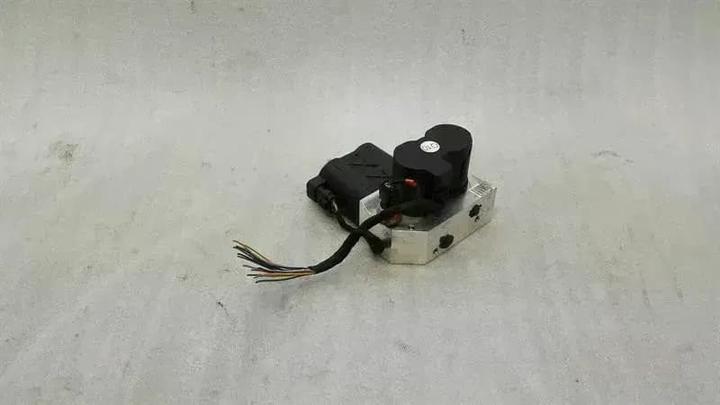Mercedes R230 W216 Air Valve A2213201058 Valve Block Spares or Repair