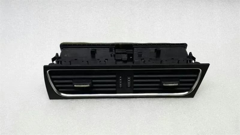 AUDI Audi A4 8K RHD Centre Air Vent 8T2820951B Right Hand Drive