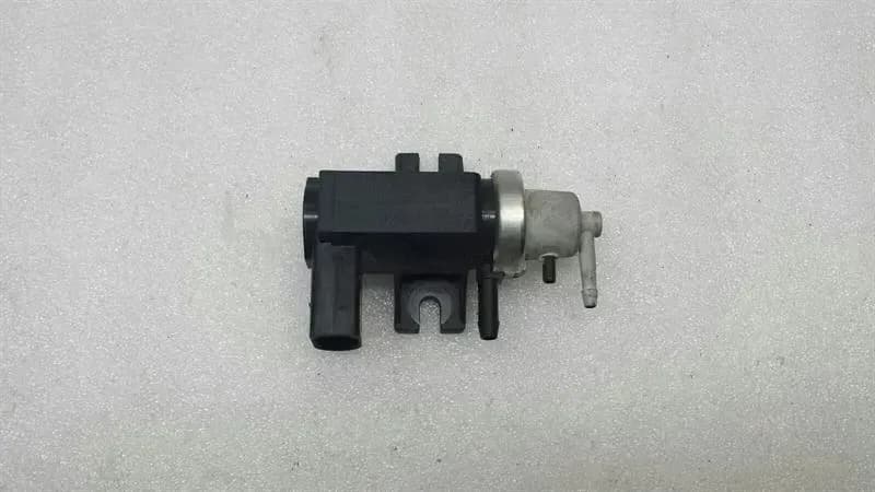 AUDI Audi A4 8K Vacuum Pump 1J0906627B Pressure Converter Vacuum Valve