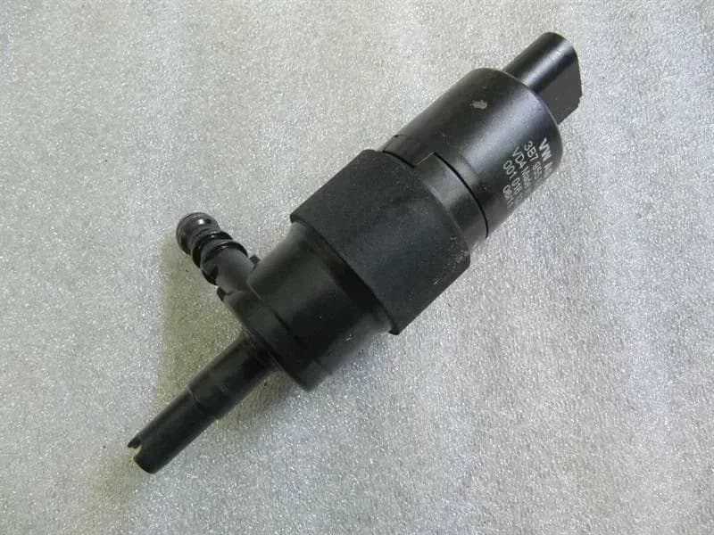 Audi A4 8K washer fluid pump 3B7955681 washer water pump