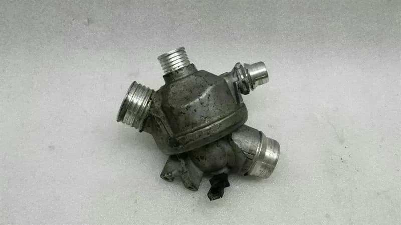 BMW BMW Z4 E85 E86 THERMOSTAT HOUSING 11997710 THERMOSTAT HOUSING