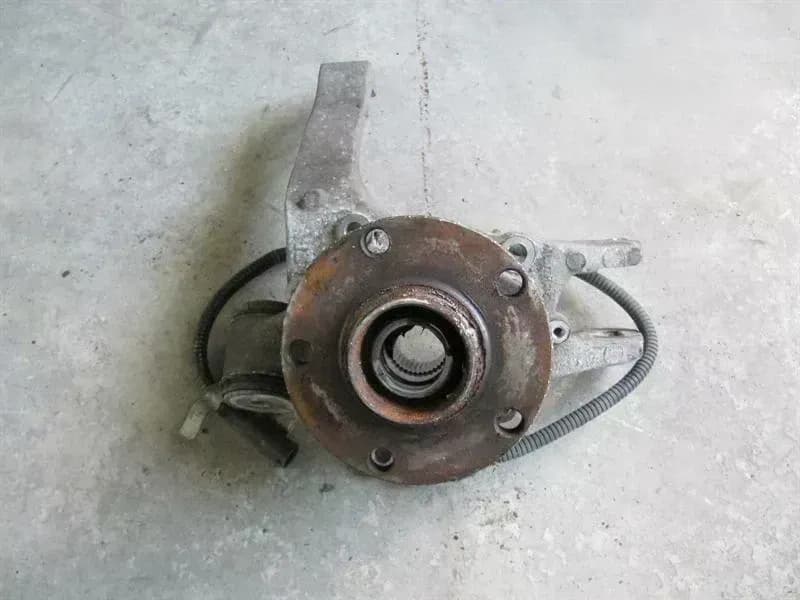 AUDI Audi S8 D2 4D rear right hub 4D0505432A rear right wheel bearing housing