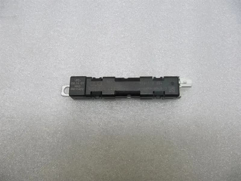 AUDI Audi Q5 8R Antena booster 8R0035225J antenna amplifier