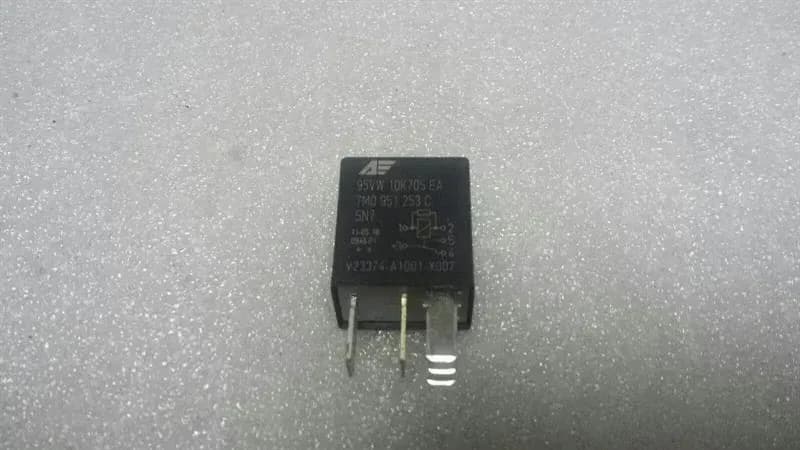 AUDI Audi Q5 8R relay for horn 8K0951253 relay for horn