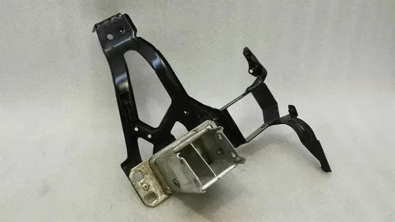 BMW BMW 5 Series E60 Right Bumper Bracket 7163484 Holder Bumper Right