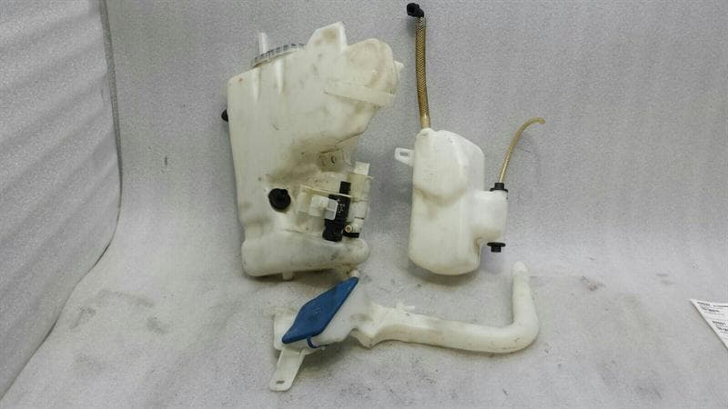 Mercedes CLS W219 Washer Fluid Reserviors A2118690120 Washer Fluid Reservoir Set