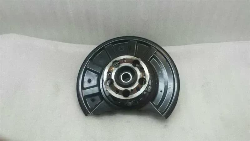 MERCEDES-BENZ Mercedes E63 AMG W212 Right Rear Hub A2043500841 Wheel Bearing Housing Rear Right