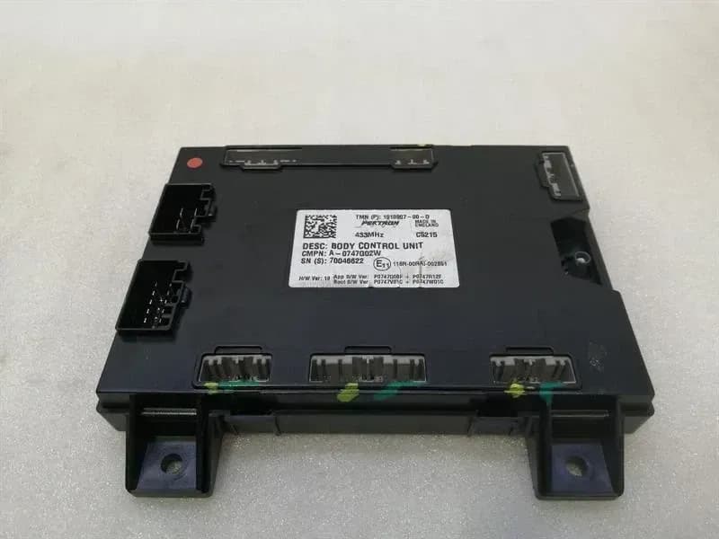 TESLA Tesla Model S 70 Body Control Module 1010907-00-D Control Unit