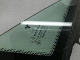 TESLA Tesla Model S 70 Right Front 1/4 Glass 1628122-97-A Door Panel 1/4 Front Right — thumbnail 5