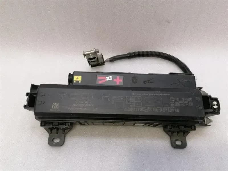 TESLA Tesla Model S 70 Fuse Box 1034405-00-D Fuse Box