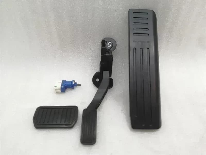 TESLA Tesla Model S 70 Throttle Pedal (Electrical) 6PV933370-17 Throttle Pedal