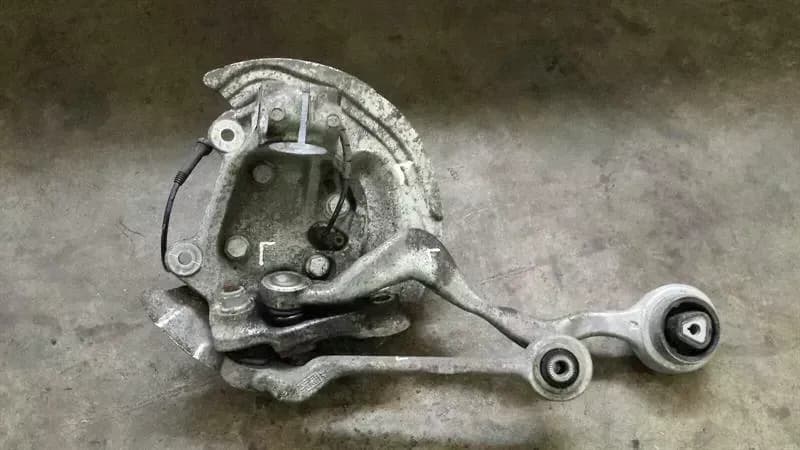 BMW BMW 1 Series E81 Left Front Hub 31216764443 Wheel Bearing Housing Front Left Complete