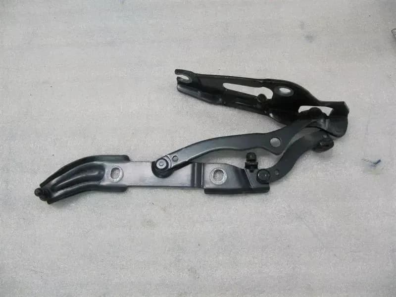 BMW BMW 3 Series E90 E92 Boot Hinge Left 41627210675 7060627 Tailgate Hinge Left