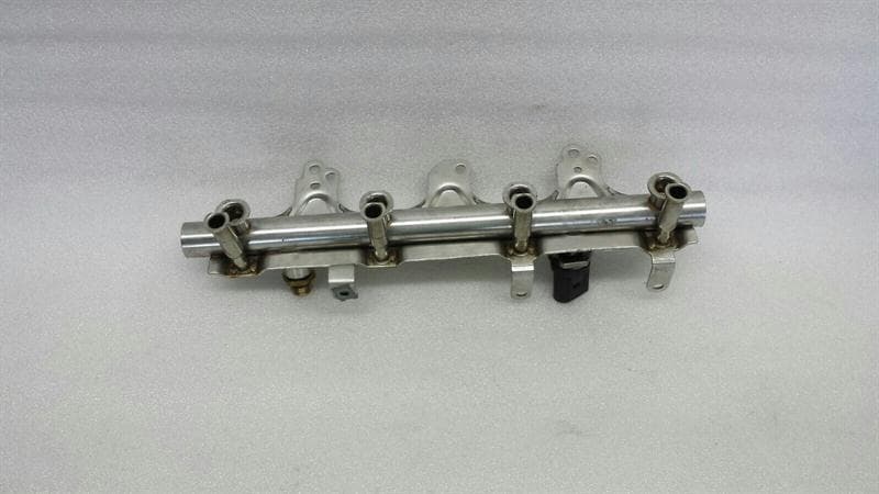 AUDI Audi A3 8P Fuel Rail 06J133317M Fuel Injection Moulding Pipe Distributor CES 2.0TFSI