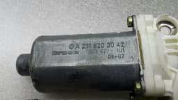 MERCEDES-BENZ Mercedes W211 E500 Power Window Motor Front Right A2118203042 Door Window Motor — thumbnail 3