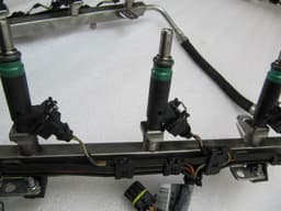 BMW BMW 6 Series E63 injection strip pipe 13537534743 fuel rail 7525721 injector — thumbnail 3