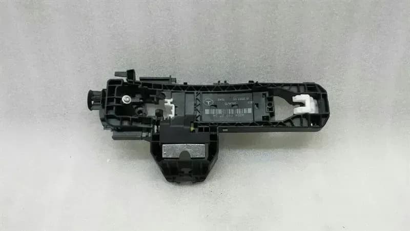MERCEDES-BENZ Mercedes CLA W117 door handle carrier right A2047602734 door handle holder right