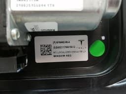 TESLA Tesla Model 3 Left Front Door Winder 1616442-00-A Front Left Window — thumbnail 4