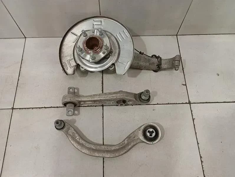 TESLA Tesla Model 3 Standard Range FLH Hub 1044311-00-E Wheel Bearing Housing Front Left