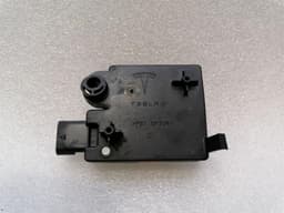 TESLA Tesla Model 3 STANDARD RANGE Electronic Module 1097855-00-H Control Unit Body — thumbnail 7