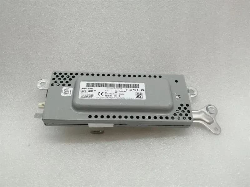 Tesla Model 3 STANDARD RANGE Electronic Module 1079755-00-D Control Unit DAB FM