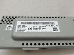 TESLA Tesla Model 3 STANDARD RANGE Electronic Module 1079755-00-D Control Unit DAB FM — thumbnail 2