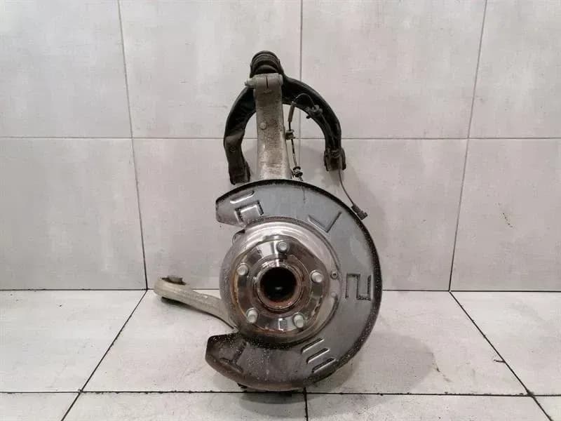 TESLA Tesla Model 3 Right Front Hub 1044316-00-E Wheel Bearing Housing Front Right RWD
