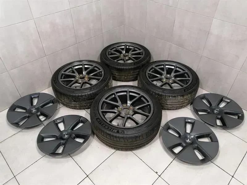 TESLA MODEL 3 STANDARD RANGE Alloy Wheel 1044261-00-A Alloy Rim 18X8.5J ET40