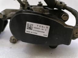 TESLA Tesla Model 3 Standard Range Rear Caliper 1044625-00-A Rear Brake Caliper SET — thumbnail 6