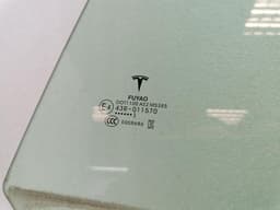 TESLA Tesla Model 3 Left Rear Door Glass 1077904-99-C Door Window Rear Left — thumbnail 2