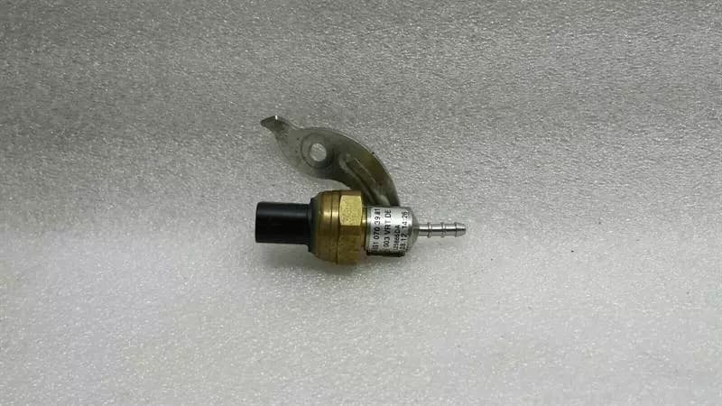 MERCEDES-BENZ Mercedes C Class W204 Fuel Pressure Sensor A0045421618 Pressure Sensor