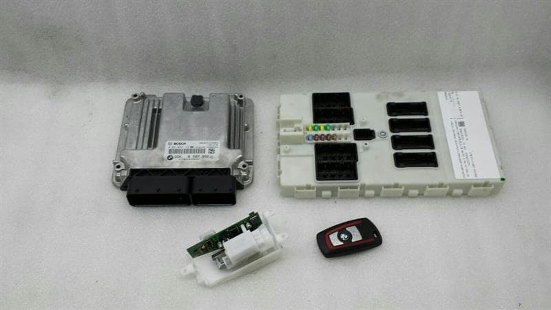 BMW BMW 1 Series F21 F20 Engine Control Unit 8587952 ECU Engine Control Unit B37D15A