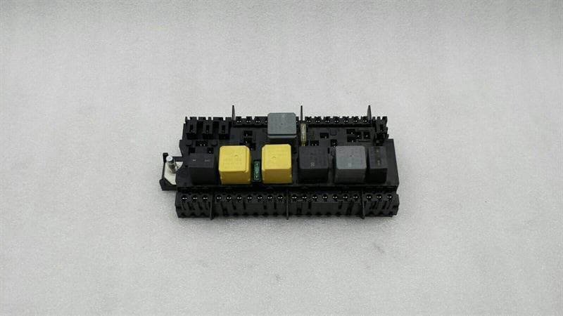 Mercedes GLA X156 Fuse Box A2469067100 Fuse Box Front SAM Front