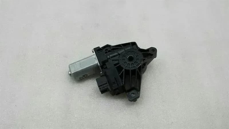 Mercedes GLA X156 RRH door window engine A2469063200 power window motor rear RE