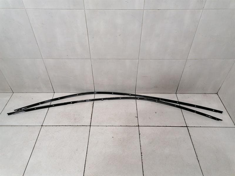 PORSCHE Porsche Taycan 9J Body Moulding SET 9J0853262B Bar SET High Gloss Black